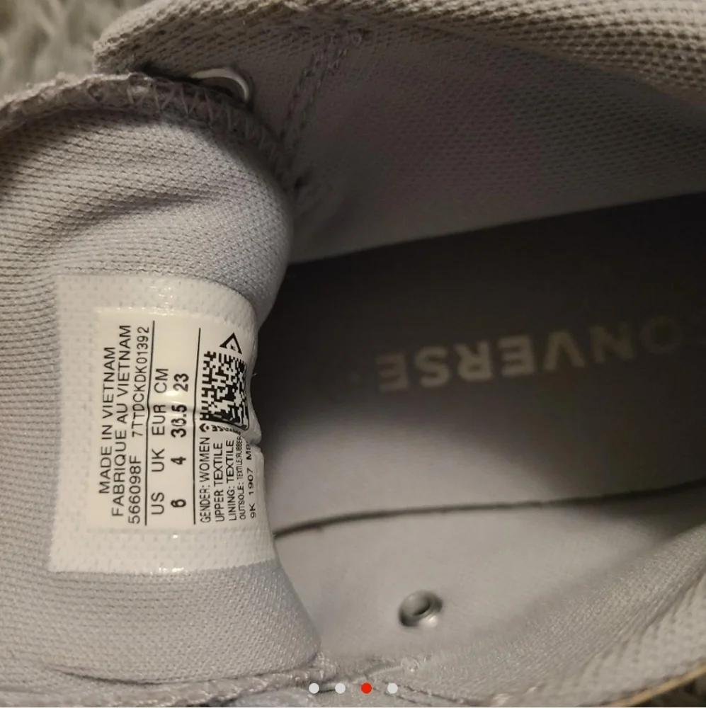 All star gray and shiny pink high top converse with gray shoe laces - Picture 3 of 4